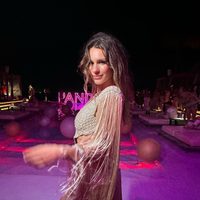Pampita lleva con estilo el clásico ítem de moda, que no te puede faltar en tu valija si te vas de vacaciones a la playa