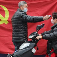 China pide ayuda para material médico; coronavirus rebasa ahí muertos por el SARS