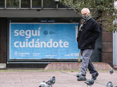 Después de la apertura de los bares, más de 12 mil contagios de coronavirus