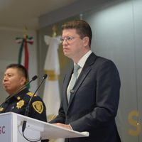 Procesan a tres policías por robo de casi 4 mdp en efectivo a un automovilista en la CDMX