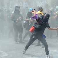 AMLO: tirar bombas molotov o romper cristales no es 'de izquierda”, es 'fascistoide”