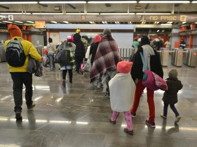 Más de dos mil migrantes abandonan albergue en la CDMX