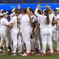 Podrían expulsar a jugadoras de softbol que tiraron uniformes; FMS abre investigación