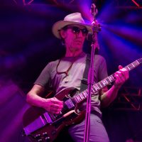 La trama invisible de Skay Beilinson & Los Fakires en el Parque Central