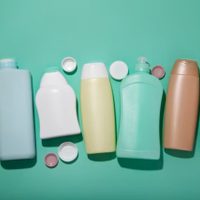 Con un envase de shampoo que ibas a tirar y sin gastar un peso, creá este objeto de suma utilidad en tu cocina