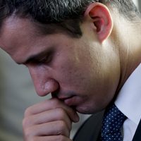 El gobierno de Nicolás Maduro inhabilita por 15 años a Guaidó