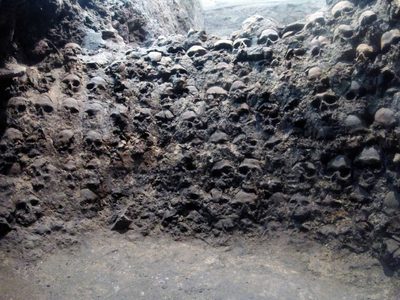 Insólito: hallan 119 cráneos en una antigua edificación mexicana