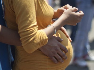 Hijos de divorciados ganan menos y enfrentan más riesgo de embarazos adolescentes y cárcel