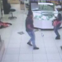 Más asaltos en la CDMX, ahora en un Coppel de Iztacalco; detienen a los presuntos ladrones