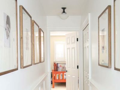 Decoración: cómo aprovechar pasillos estrechos y darles un toque de glamour
