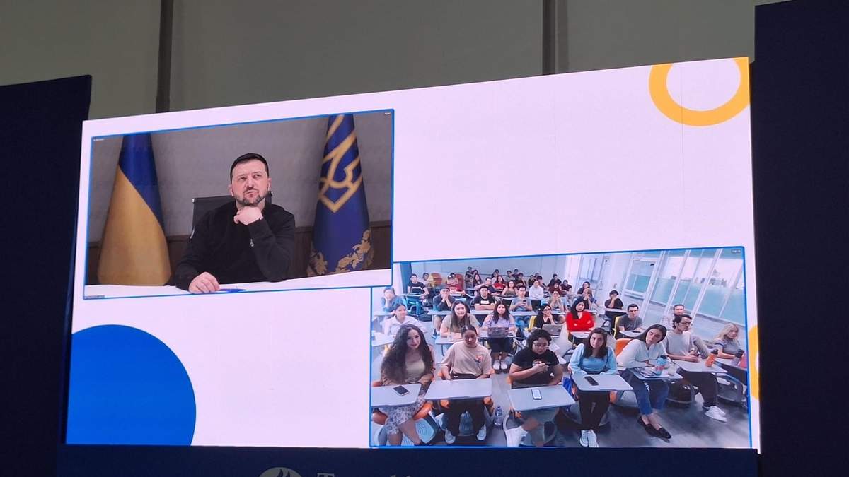 Volodímir Zelenski en la conversación con estudiantes mexicanos