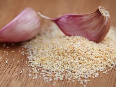 Ya no gastes en el supermercado para comprar ajo en polvo: mirá cómo prepararlo en casa y en pocos pasos