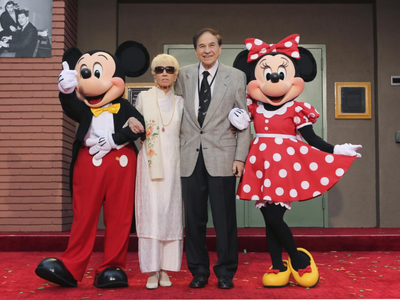Murió a los 95 años Richard M. Sherman, que impulsó el encanto Disney en "Mary Poppins"