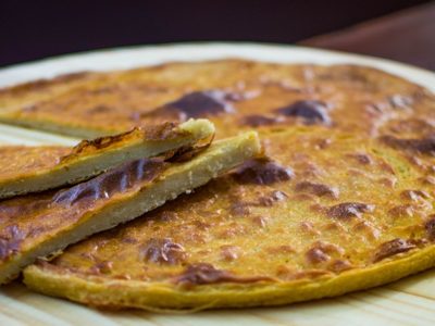 Fainá gratinada con mozzarella y espinaca: una delicia sin igual para los fanáticos de este clásico
