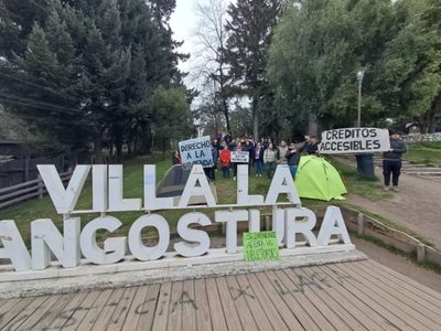“Sin techo no hay futuro”: protesta en Villa La Angostura por la falta de vivienda