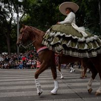 Desfile militar congregó a 300 mil personas en el Zócalo y alrededores