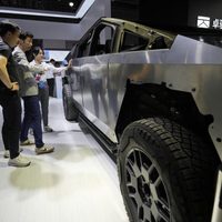 En Shanghái, fabricantes de autos se centran en el mercado global y critican a EU por aranceles