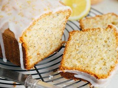 Como en las pastelerías más finas: budín de limón y amapolas con un glaseado que es un sueño