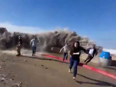 Así fue el impacto de olas gigantes que aterrorizaron a paseantes en playa de California