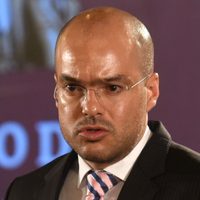 David León dice que acudirá 'voluntariamente” a la FGR por videos con hermano de AMLO