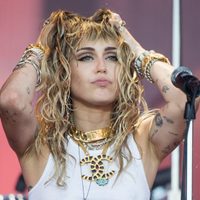 Miley Cyrus cumple 28 años a días del estreno de su nuevo disco, "Plastic Hearts"