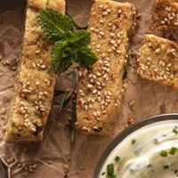 Palitos de queso y tomillo: crocantes y súper deliciosos, la receta estrella de tus picadas
