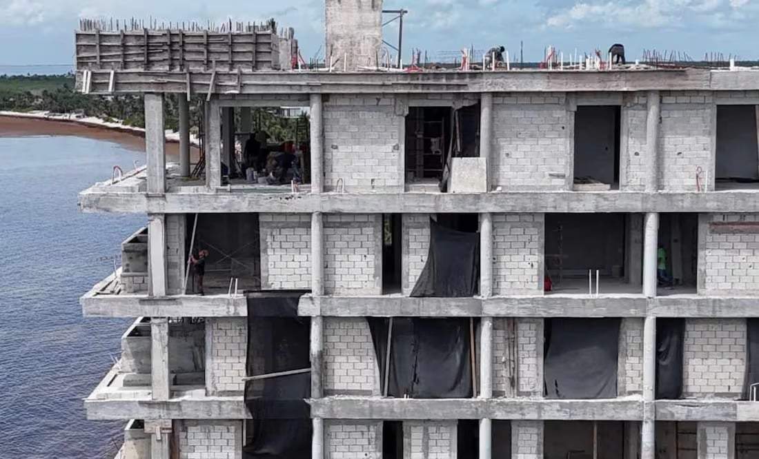 Ordenan demoler el edificio Adamar que pone en riesgo anidación de tortugas marinas en Tulum