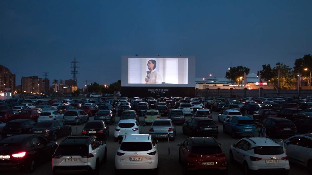 Autocine. Fuente: (Twitter)