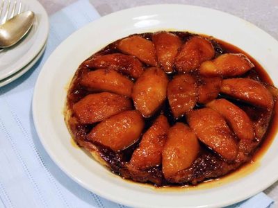 Con 6 ingredientes, prepará la receta de Tarta Tatin de duraznos y sorprendé con su sabor fresco y dulce