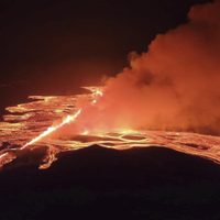 Volcán en Islandia hace erupción por cuarta vez en tres meses