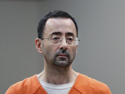 Apuñalan en prisión a Larry Nassar, médico condenado por abuso sexual de gimnastas olímpicas en EU
