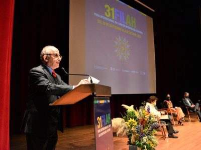Entregan Premio Antonio García Cubas... sin recompensa económica