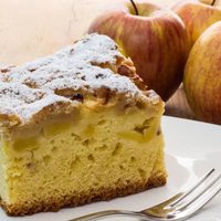 Torta de manzanas sin TACC: esponjosa y súper económica, la opción que no falla para los mates de la tarde