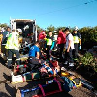 Vuelca camión con jornaleros en carretera de Guanajuato; hay un muerto y 20 heridos