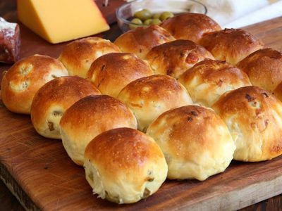 Pancitos saborizados rellenos con queso: la receta fácil y rica, ideal para un día nublado