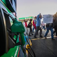 Michoacán también sufre bloqueos carreteros por gasolinazo