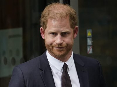 Harry de Inglaterra gana juicio por hackeo de su celular contra editor de tabloide británico