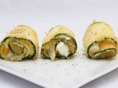 Probá estos rollitos de zucchini proteicos: receta liviana con huevo que te salva la cena