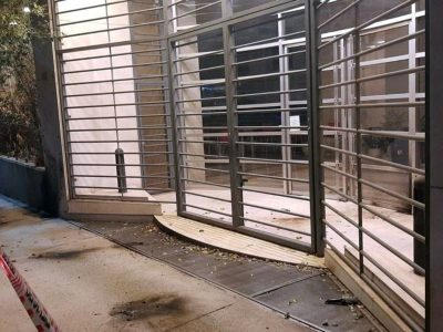 Ataque al edificio de Clarín: nueve personas arrojaron explosivos a la entrada del establecimiento