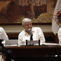 AMLO promete mejorar salarios y la atención médica en Aguascalientes
