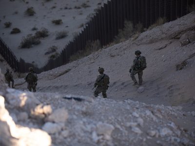 Soldados de EU ahora patrullan la frontera con México en vehículos tácticos