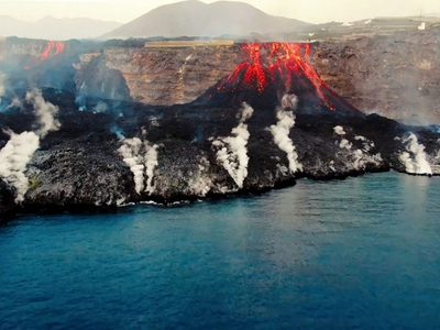 Las increíbles imágenes aéreas de la “isla” creada por la lava del volcán de La Palma y su recorrido