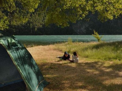 Escapadas de verano: cuánto sale ir de camping cerca de Neuquén en 2026