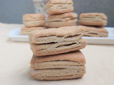 Libritos hojaldrados fáciles y económicos: una receta ideal para el mate, sin gastar en la panadería