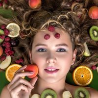 Parecen saludables, pero pueden afectar la piel: las frutas que agravan el acné