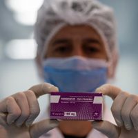 Estados Unidos compró casi todo el stock de un medicamento para el coronavirus