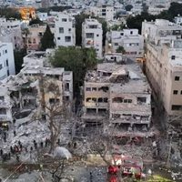 Ataque iraní en la zona residencial de Petah Tikva mata a cuatro civiles (Videos)