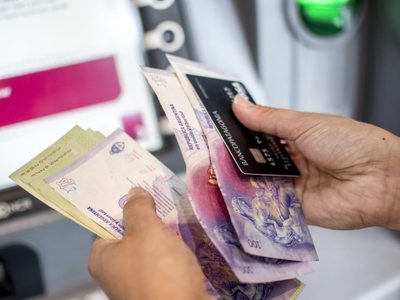 Los estatales cobrarán el salario de noviembre con nuevo aumento