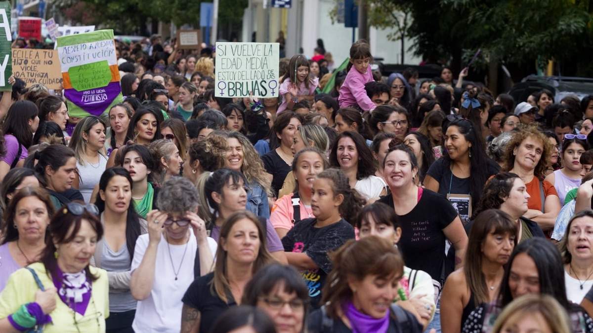 La marcha del #8M en Neuquén del año 2024. Fuente: (Emiliano Ortiz)