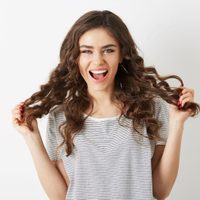 2 mascarillas infalibles para hidratar tu cabello rizado y decirle adiós al frizz